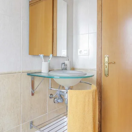 Luminoso Apartamento Cerca De La Playa Y Zona De Ocio Nocturno شقة *